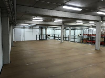 Tvåvånings lager - mezzanine i Riga för företaget "NEO" 7